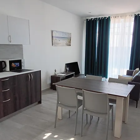 Torri Seafront Apartment *