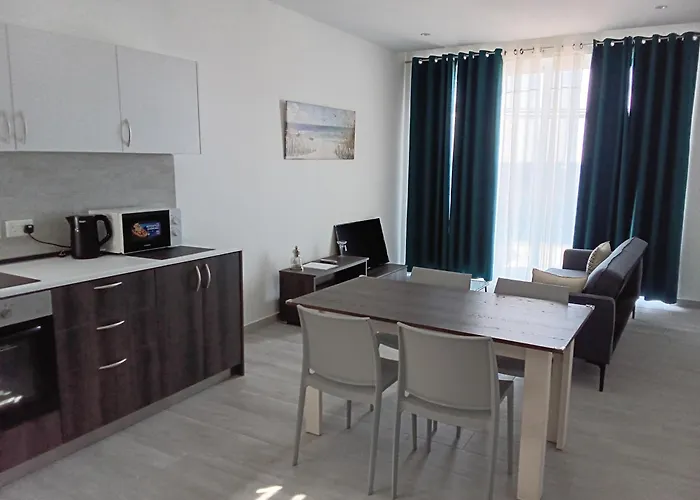 Torri Seafront Appartement *