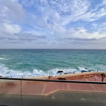 Torri Seafront 公寓