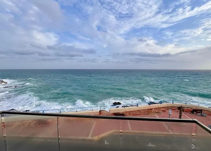 Torri Seafront 公寓